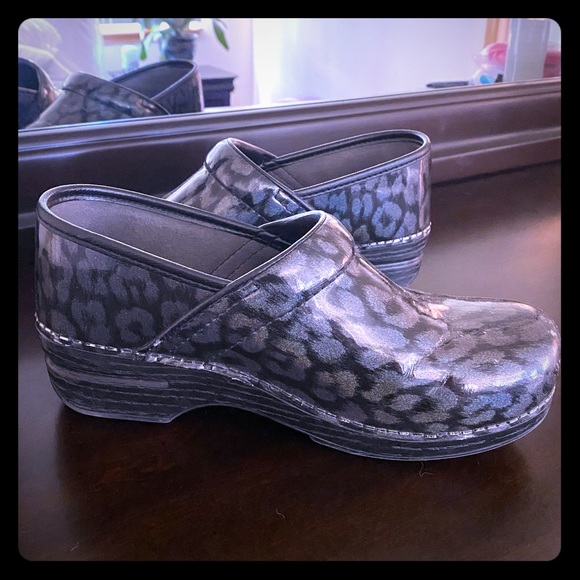 cute dansko nursing shoes